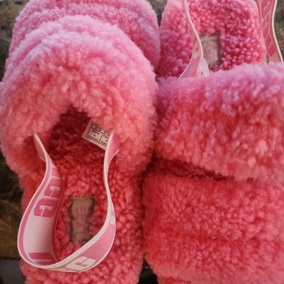 Ugg - Picture 2 of 3